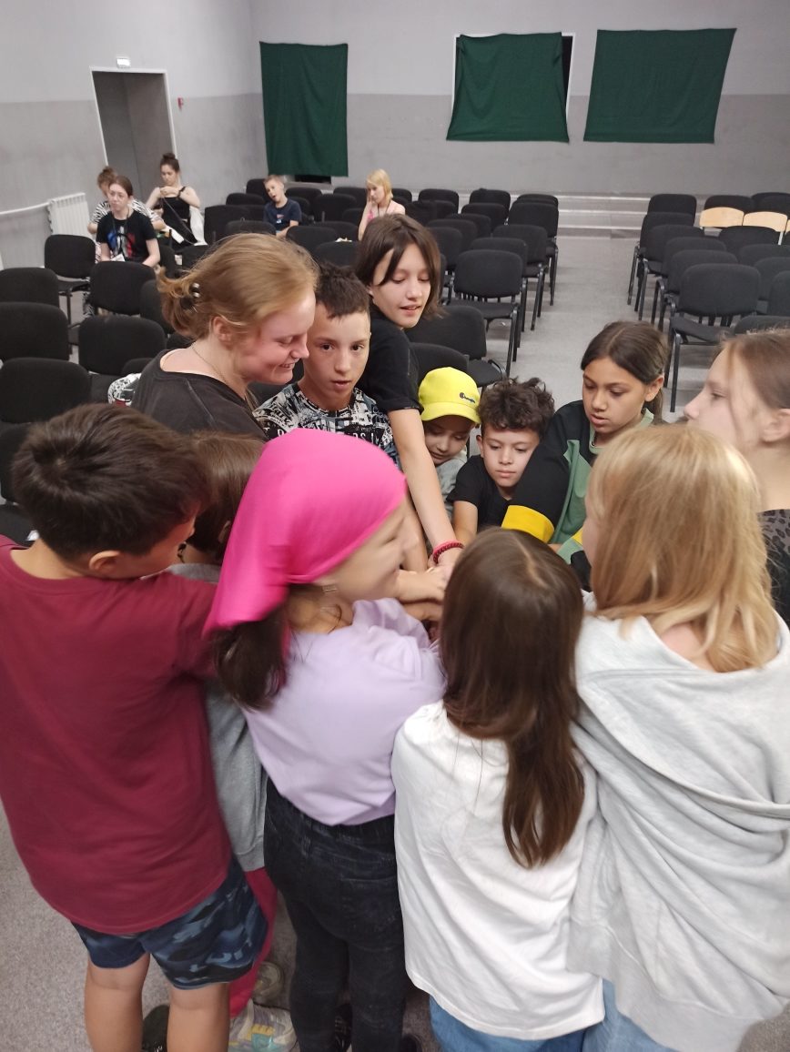 Read more about the article Детский Телефон Доверия в «Уральской березке»