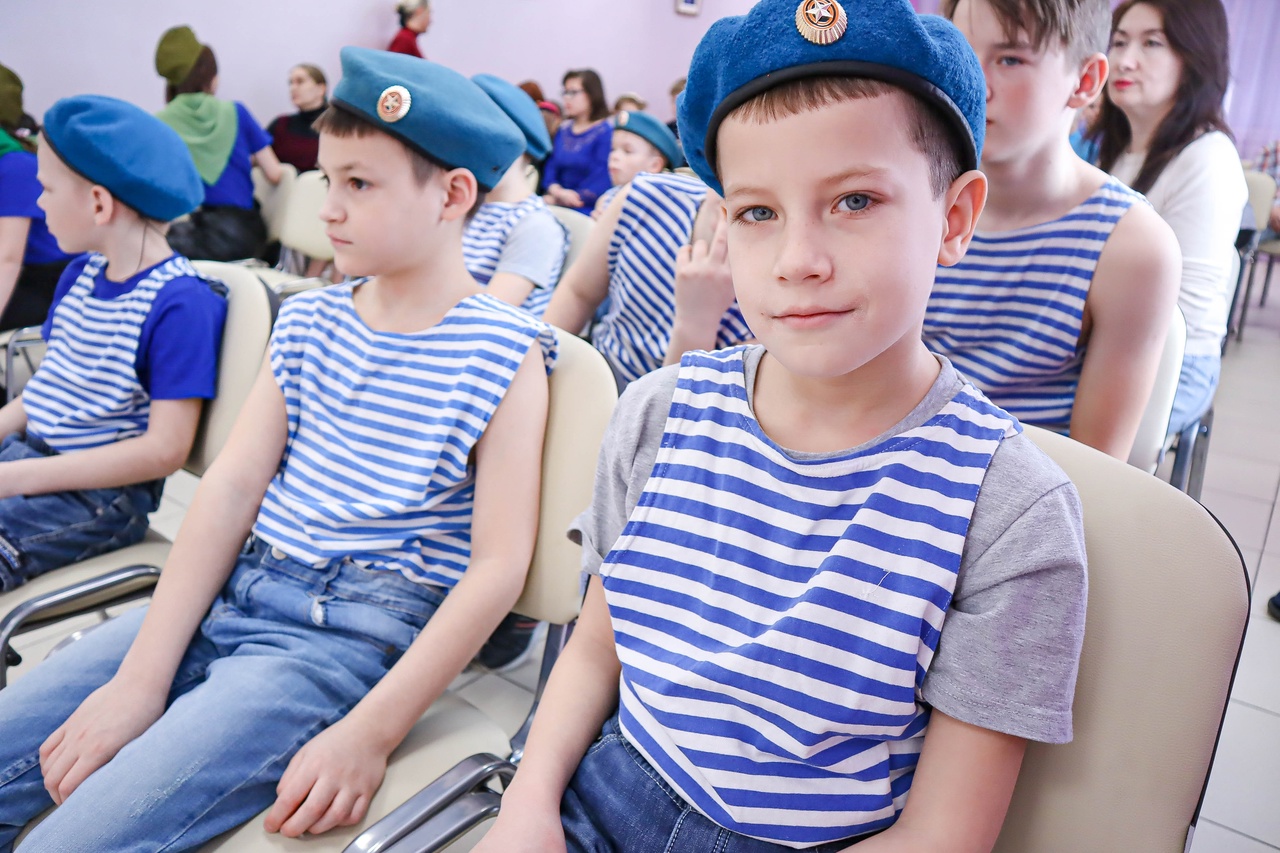 Read more about the article Дорогие мужчины, Областной центр «Семья» от души поздравляет вас с Днем защитника Отечества!