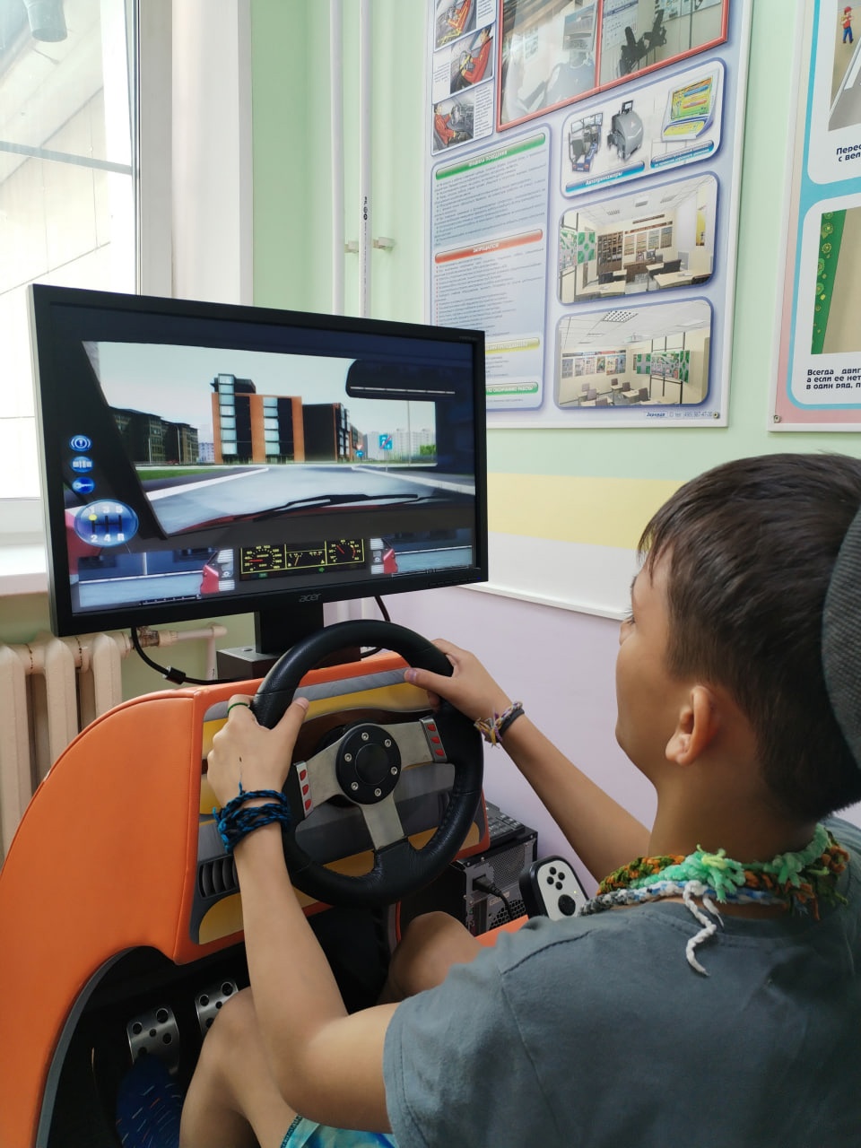 Read more about the article Дети и ПДД: занятия в автоклассе – это весело и полезно!
