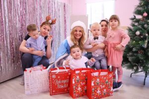 Read more about the article В гости к малышам пришла Снегурочка