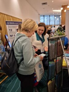 Read more about the article Специалисты Семейного МФЦ ЧОЦСЗ «Семья» поделились опытом на Уральском Беременном Форуме 2025👪
