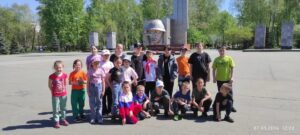 Read more about the article Воспитанники Челябинского областного центра «Семья» посетили мемориальный комплекс «Монумент Славы», чтобы почтить память погибших героев.