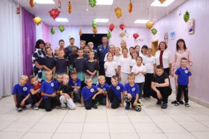 Read more about the article «Дома меня ждет семья, а на передовой — ваши письма». Герой России встретился с нашими ребятами!